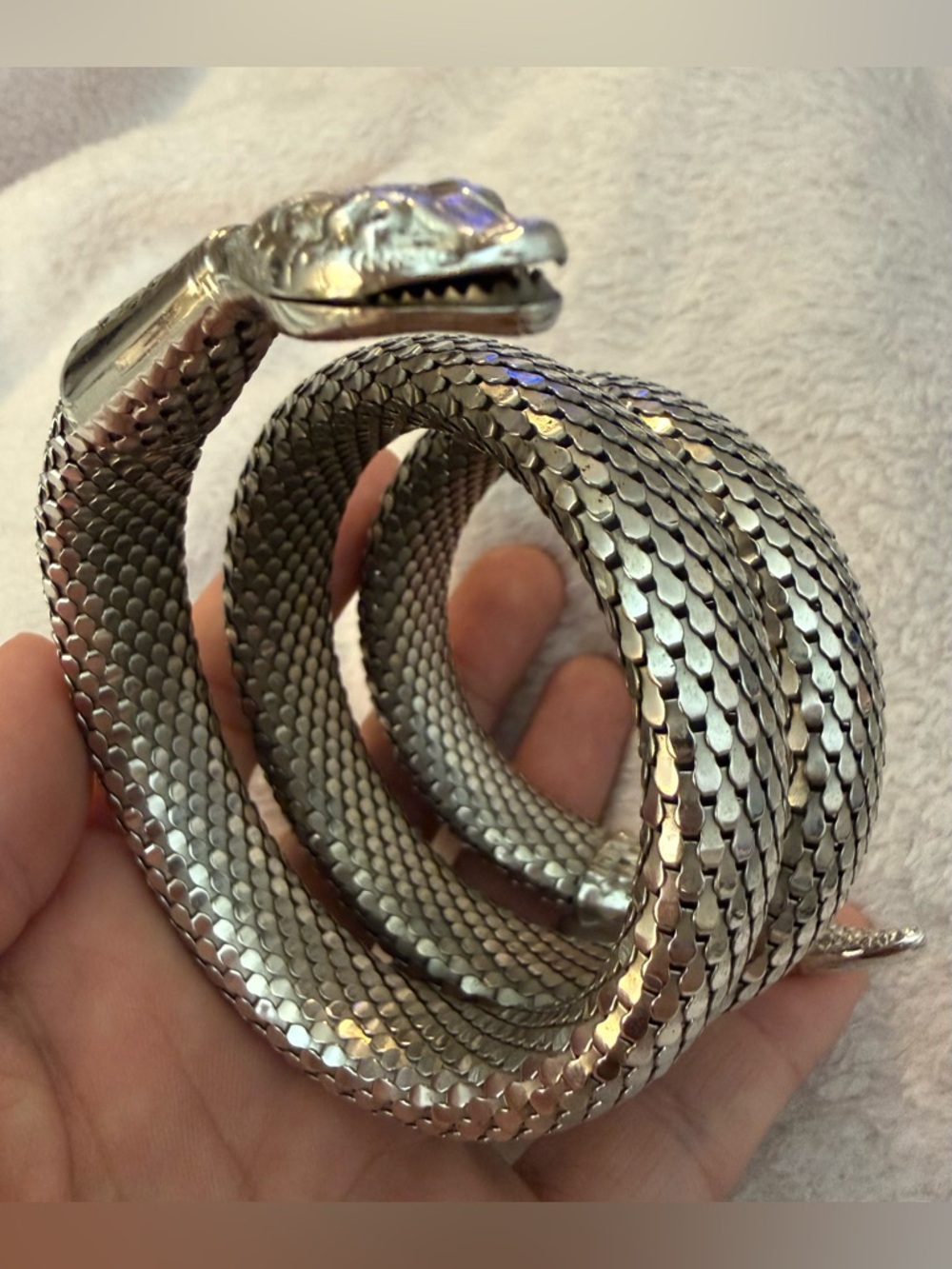 Vintage 1960s Whiting & Davis Silver Coiled Serpent Bracelet 🖤 - Picture 5 of 17